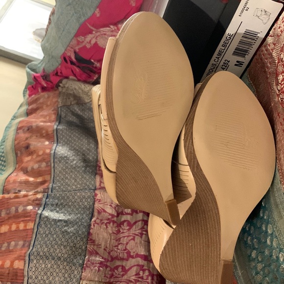 Carlos Santana Camel Beige, Fringe, Leather Bootie - Picture 3 of 4